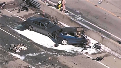 特斯拉分析师试驾FSD时险些撞车